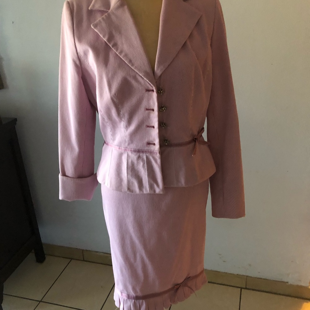 Kay Unger Pin Stripe pink suit stunning buttons